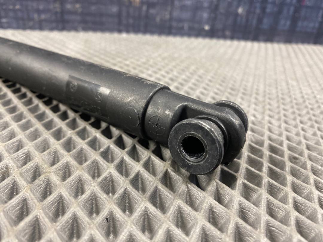 Амортизатор багажника, 240 рублей, Красноярск