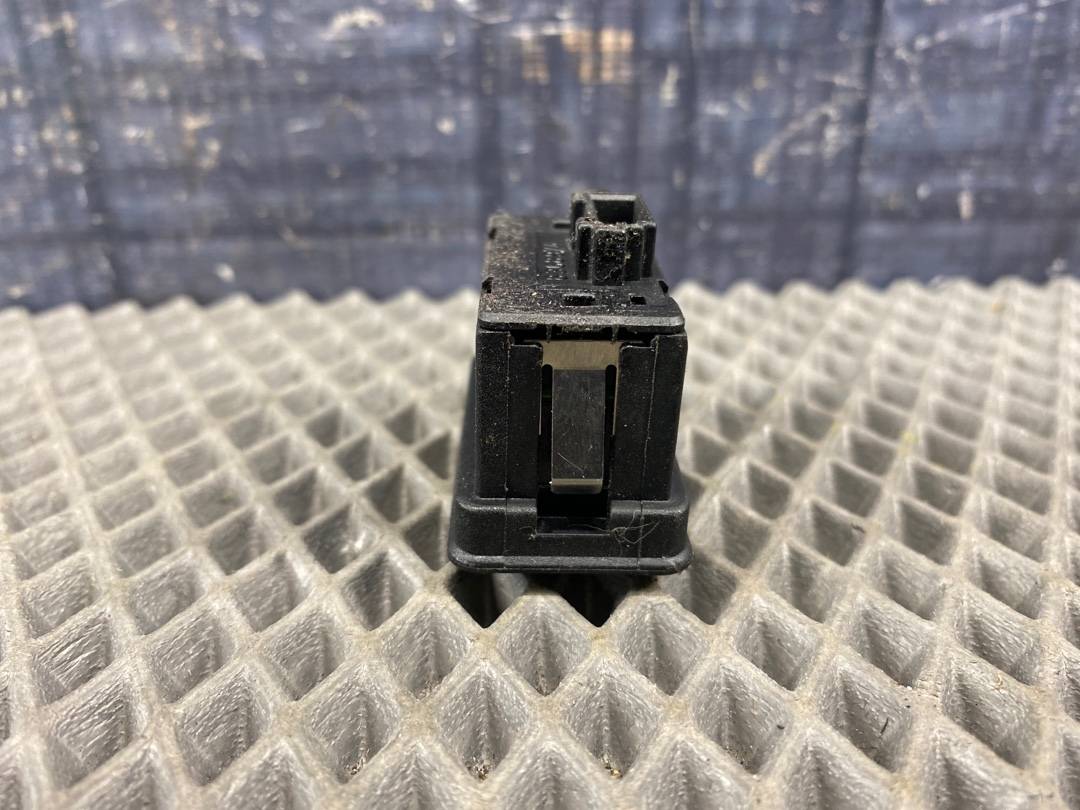 Кнопка стеклоподъемника, 210 рублей, Красноярск