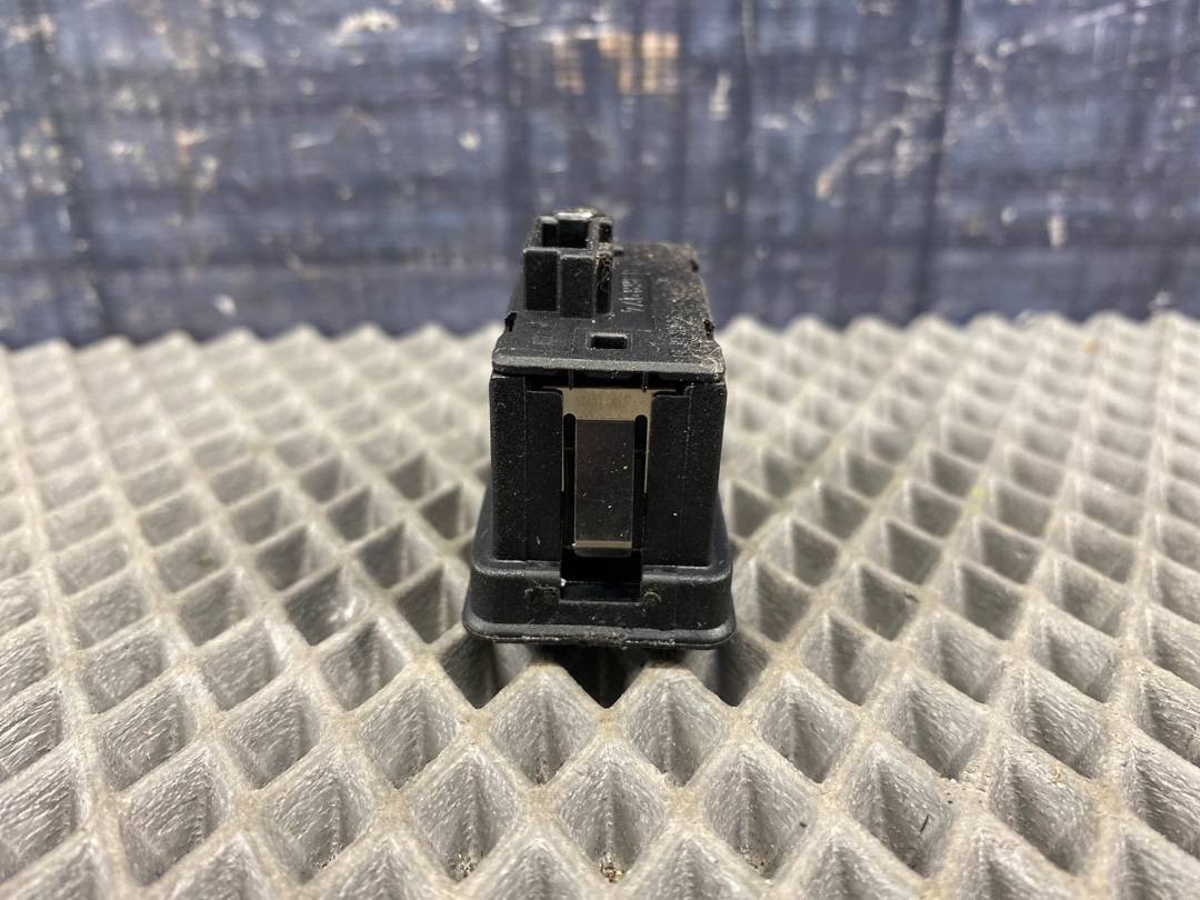 Кнопка стеклоподъемника, 210 рублей, Красноярск