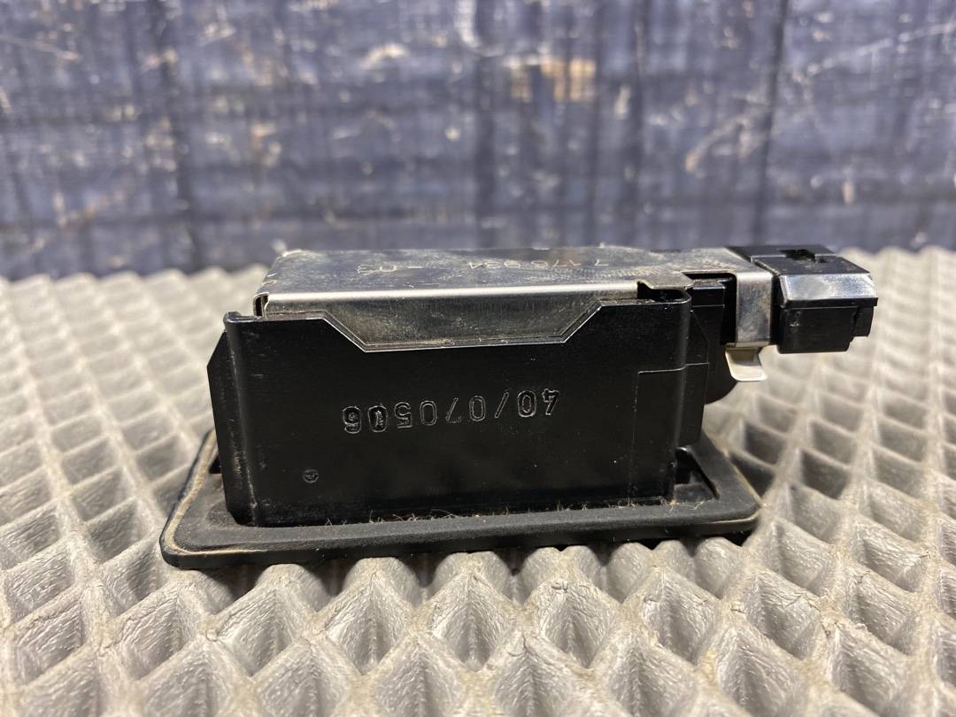 Плафон подсветки номера, 600 рублей, Красноярск