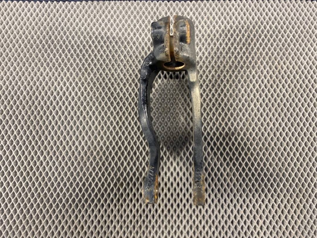 Кронштейн амортизатора, 720 рублей, Красноярск