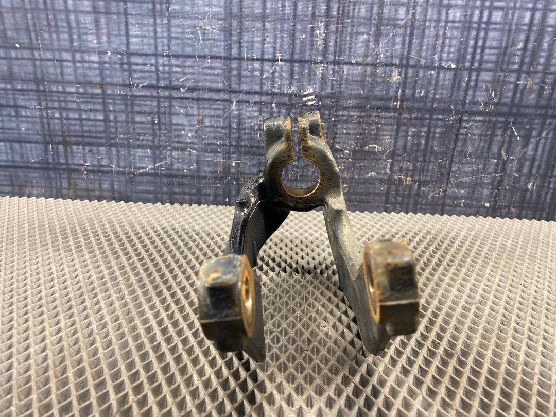 Кронштейн амортизатора, 720 рублей, Красноярск