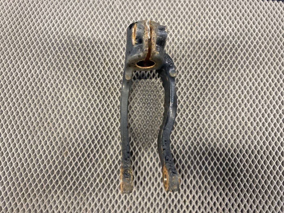 Кронштейн амортизатора, 720 рублей, Красноярск