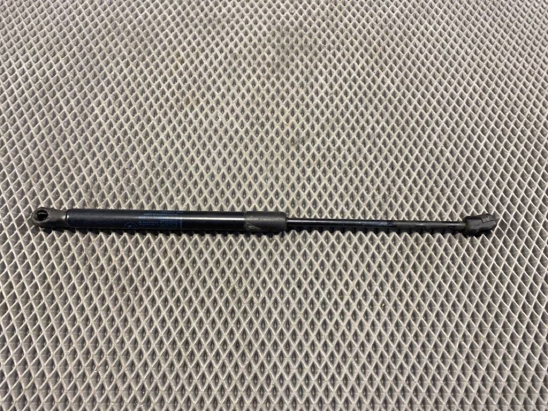 Амортизатор капота, 480 рублей, Красноярск