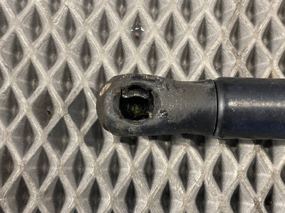 Амортизатор капота, 480 рублей, Красноярск