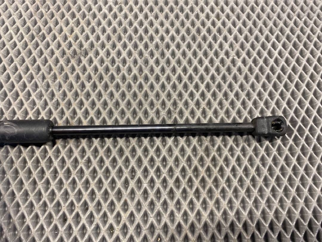 Амортизатор капота, 480 рублей, Красноярск