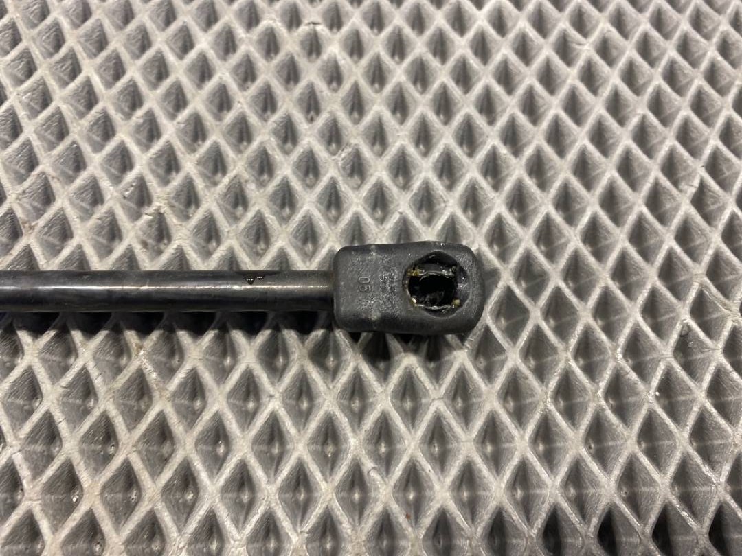 Амортизатор капота, 480 рублей, Красноярск