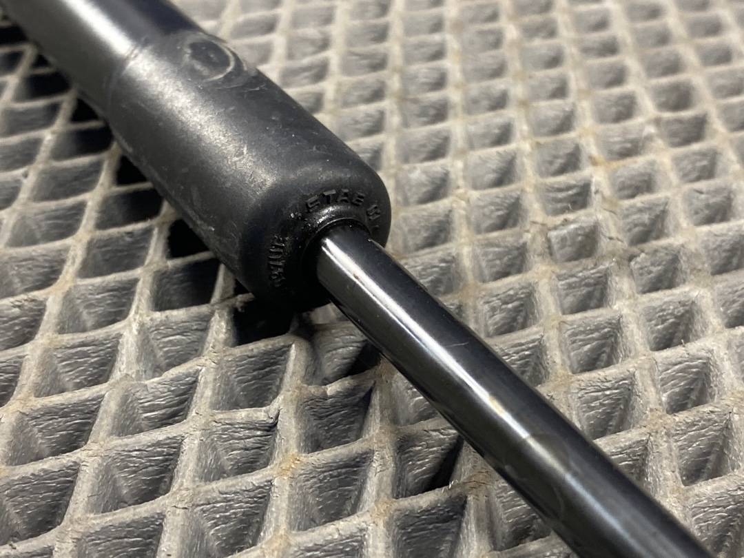 Амортизатор капота, 480 рублей, Красноярск