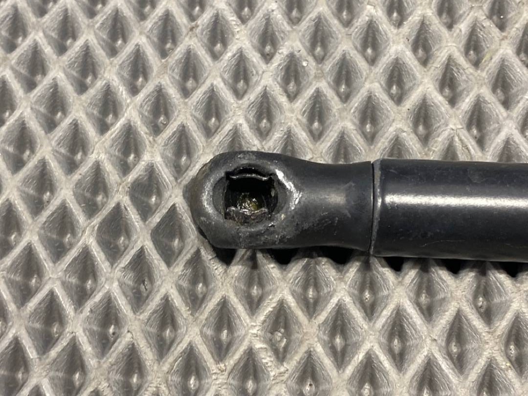 Амортизатор капота, 480 рублей, Красноярск