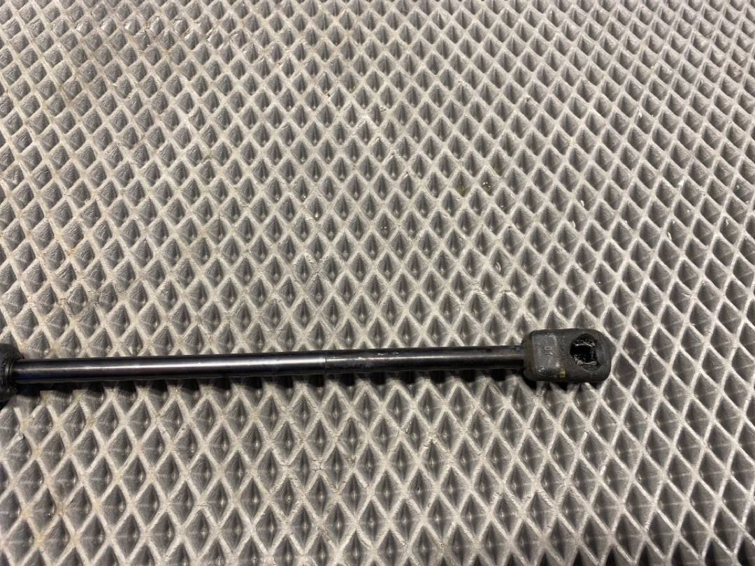 Амортизатор капота, 480 рублей, Красноярск