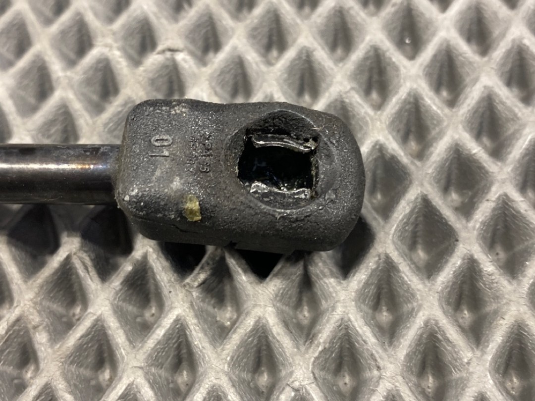 Амортизатор капота, 480 рублей, Красноярск