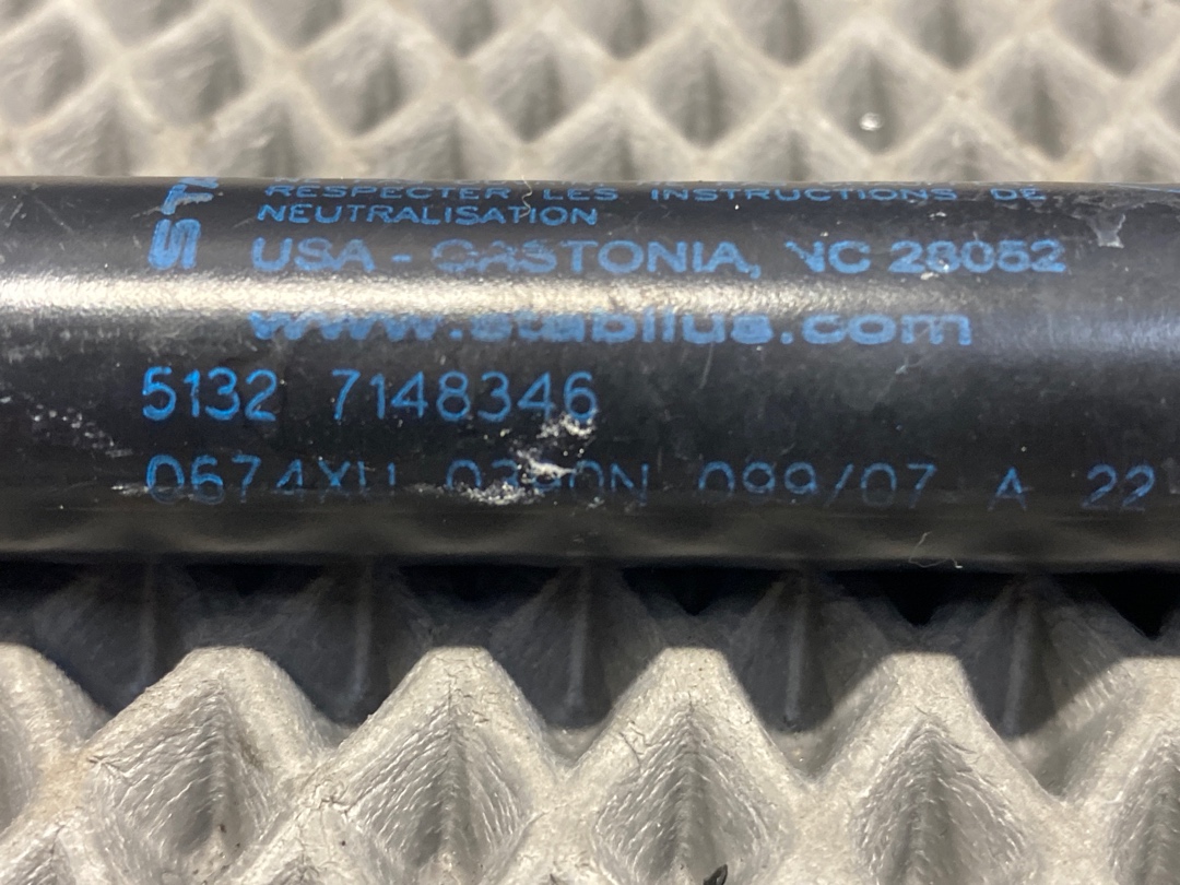 Амортизатор капота, 480 рублей, Красноярск