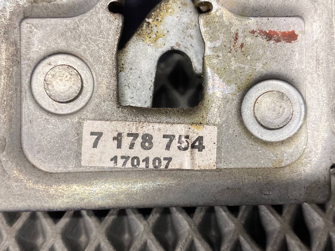 Замок капота, 720 рублей, Красноярск