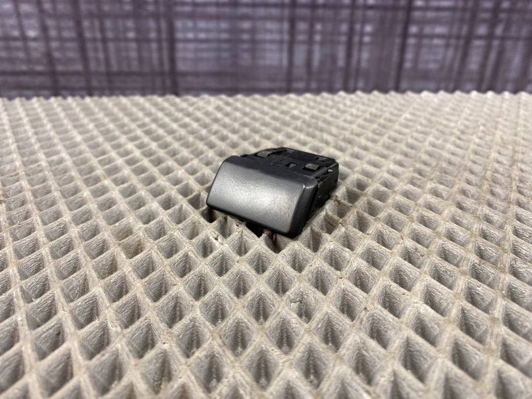 Кнопка открывания бардачка, 210 рублей, Красноярск