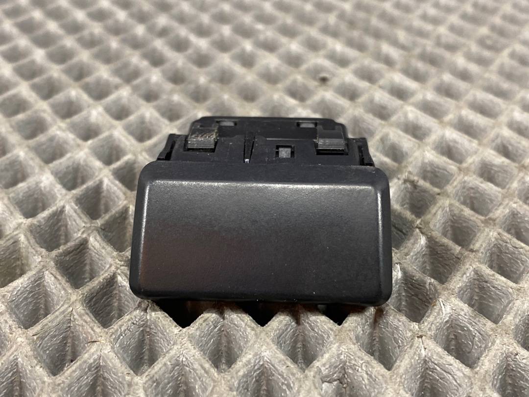 Кнопка открывания бардачка, 210 рублей, Красноярск