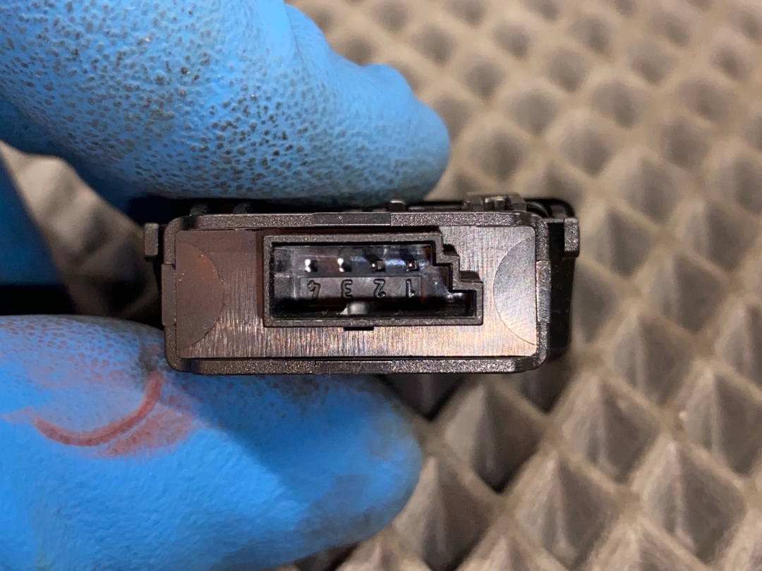 Кнопка открывания бардачка, 210 рублей, Красноярск