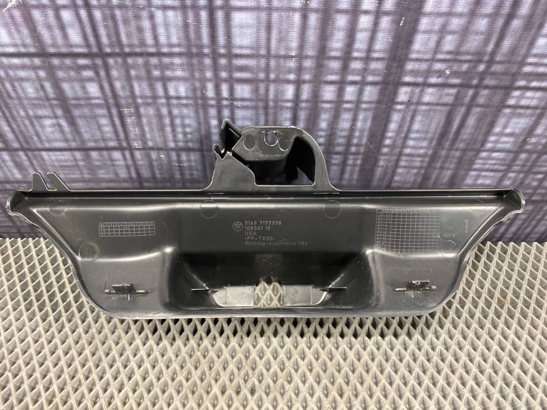 Пластик крышки багажника, 240 рублей, Красноярск