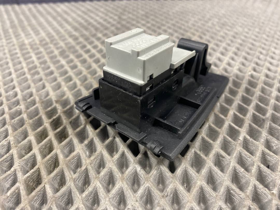 Кнопка стеклоподъемника, 330 рублей, Красноярск