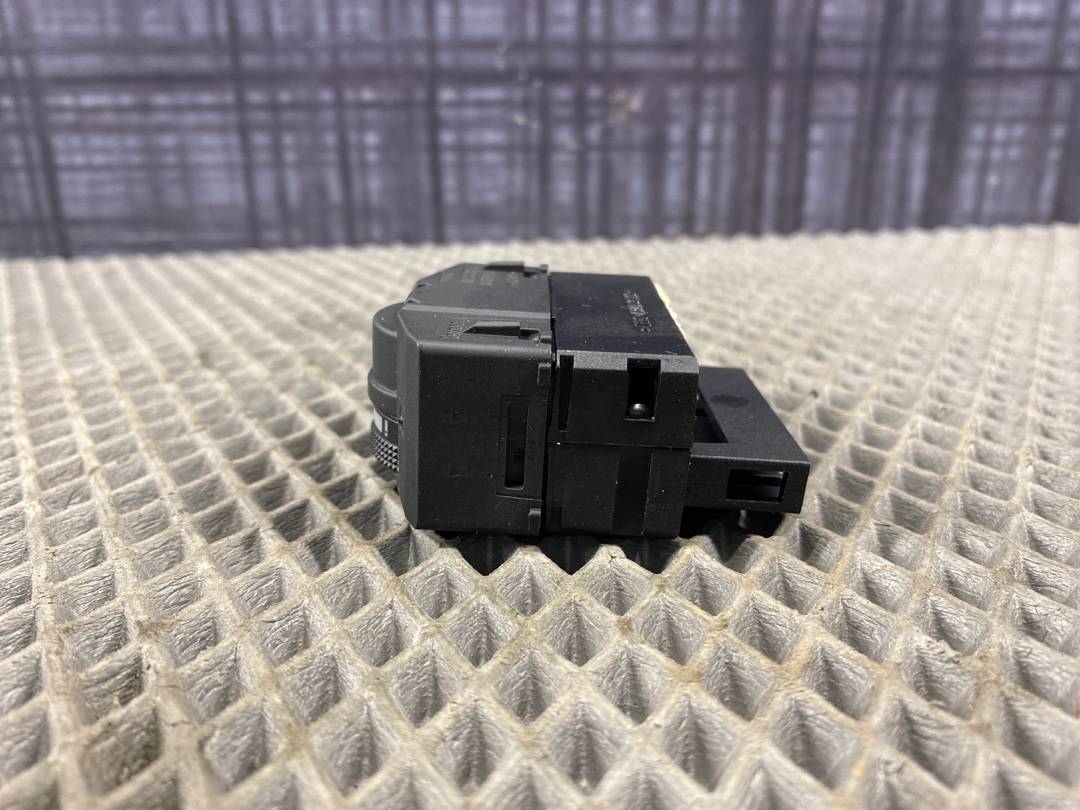 Кнопка яркости подсветки, 270 рублей, Красноярск