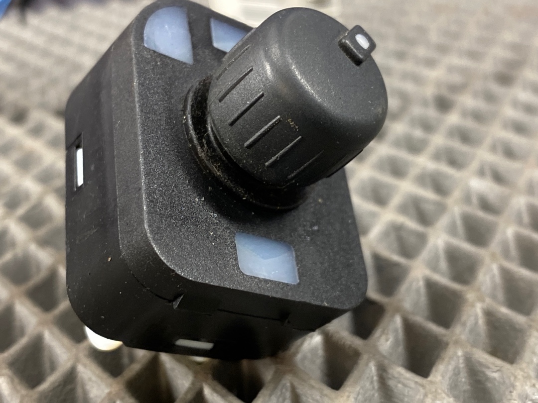 Кнопка регулировки зеркал, 720 рублей, Красноярск