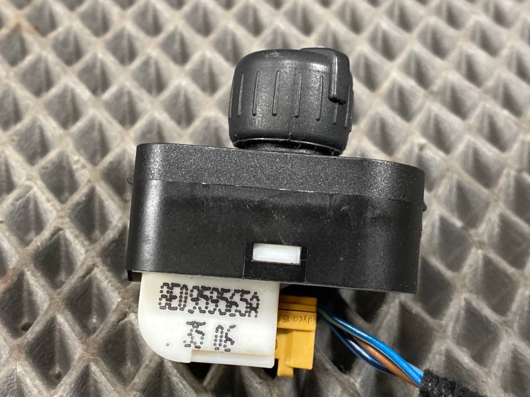 Кнопка регулировки зеркал, 720 рублей, Красноярск