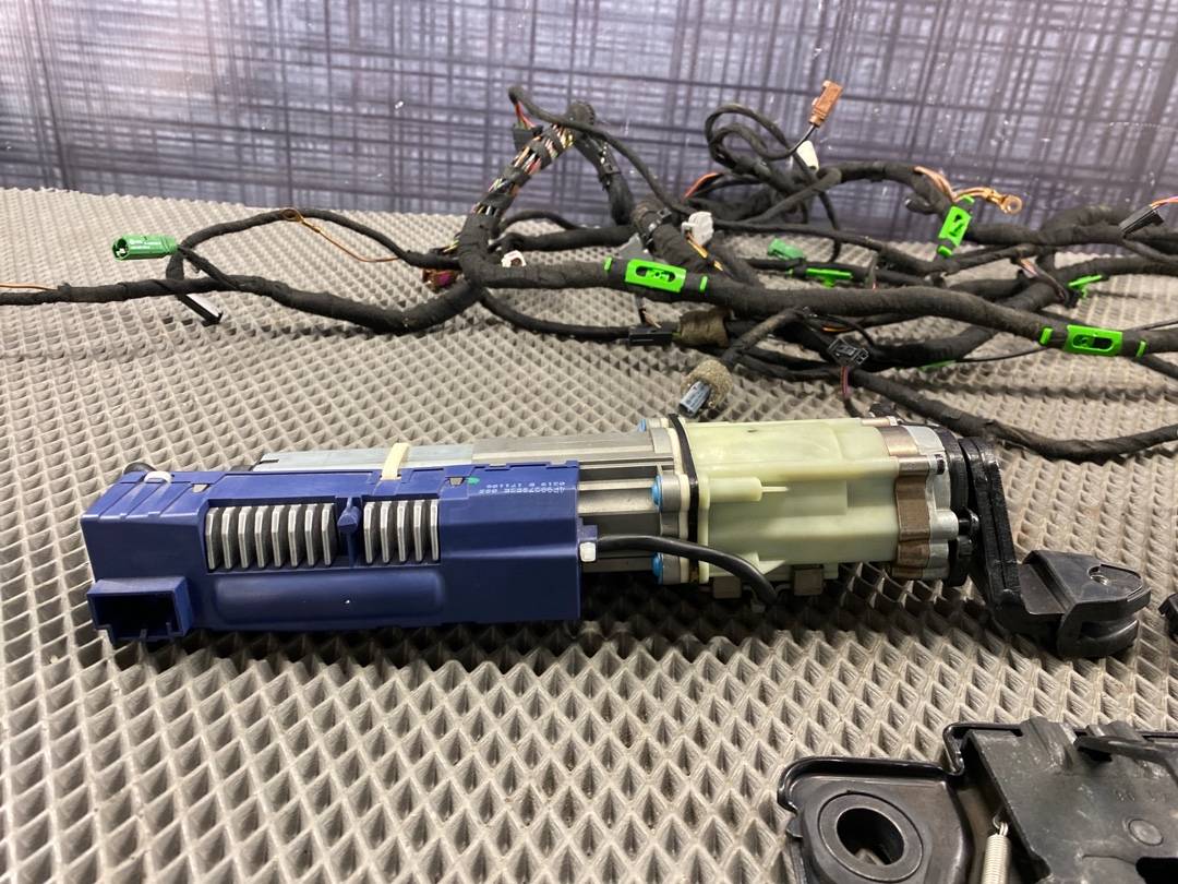 Комплект электропривода крышки багажника, 12000 рублей, Красноярск