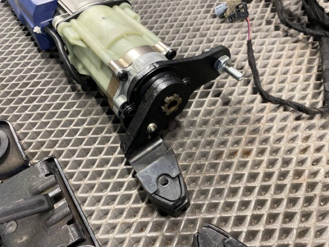 Комплект электропривода крышки багажника, 12000 рублей, Красноярск