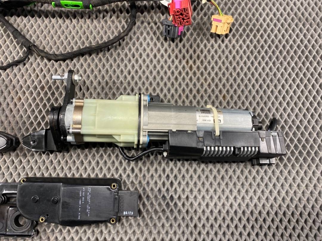 Комплект электропривода крышки багажника, 12000 рублей, Красноярск