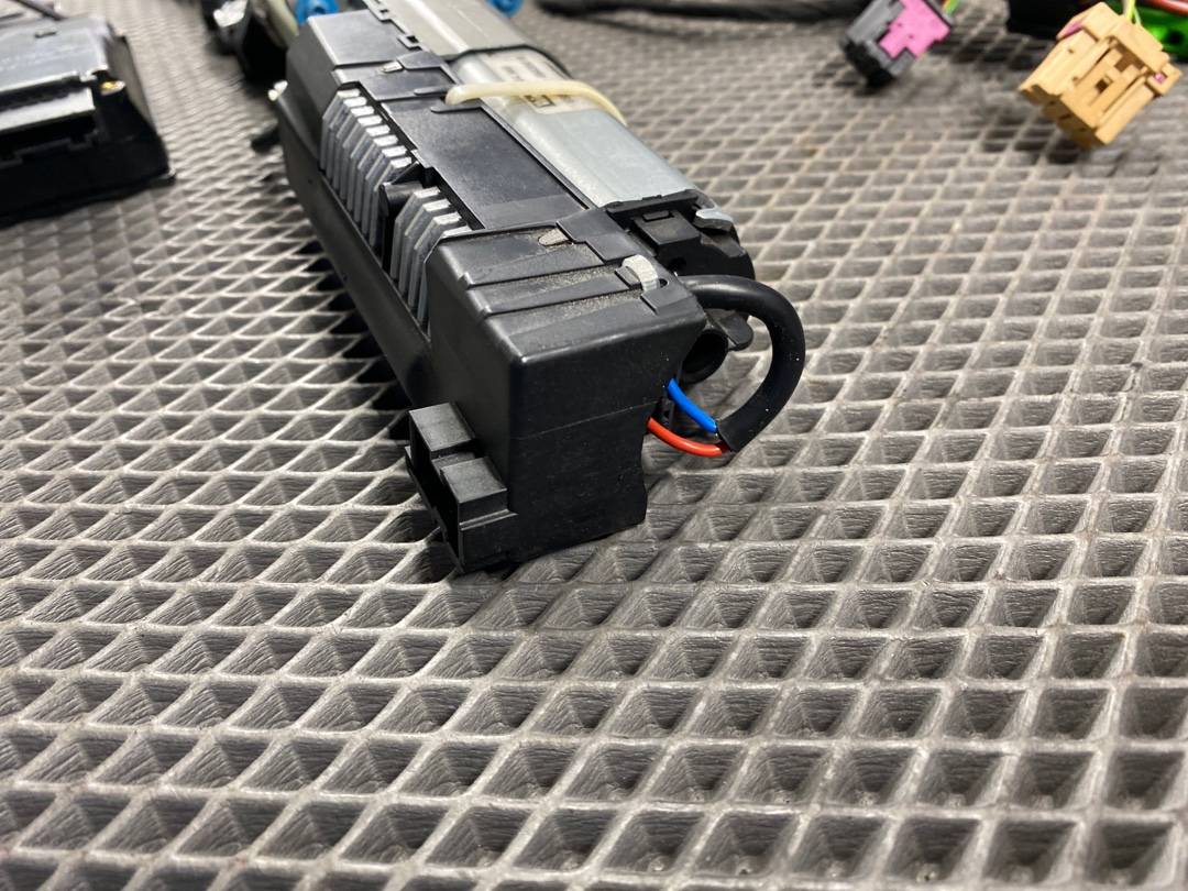 Комплект электропривода крышки багажника, 12000 рублей, Красноярск