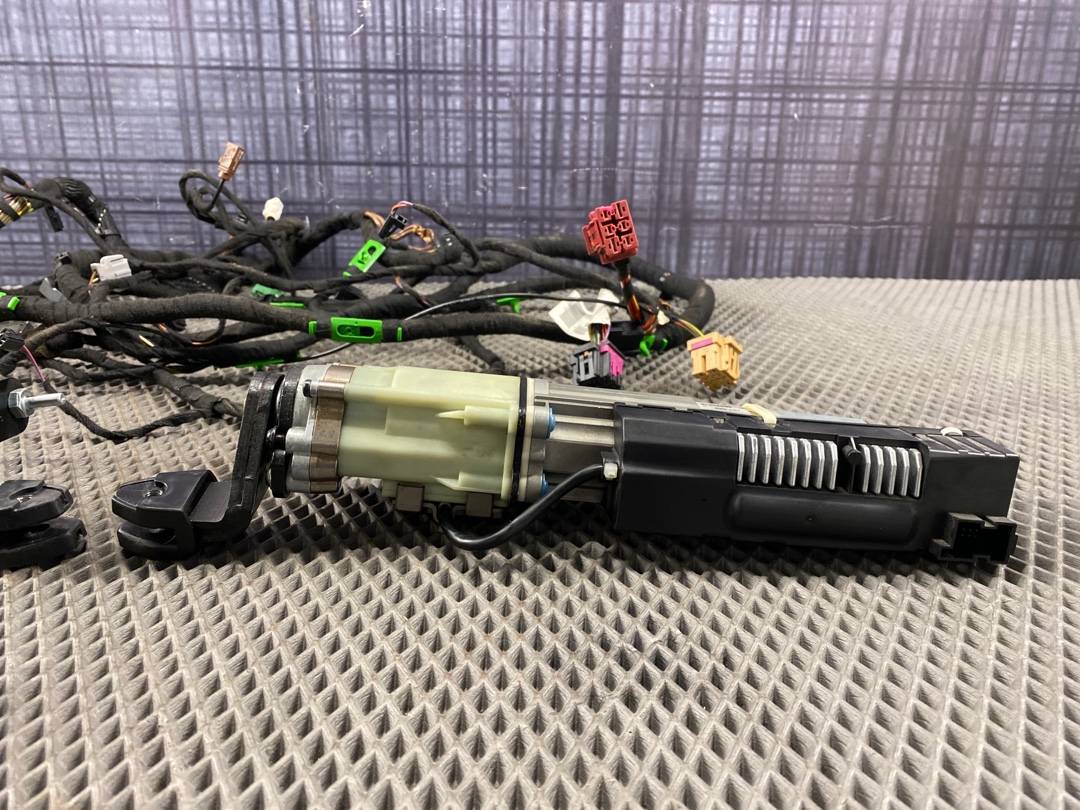 Комплект электропривода крышки багажника, 12000 рублей, Красноярск