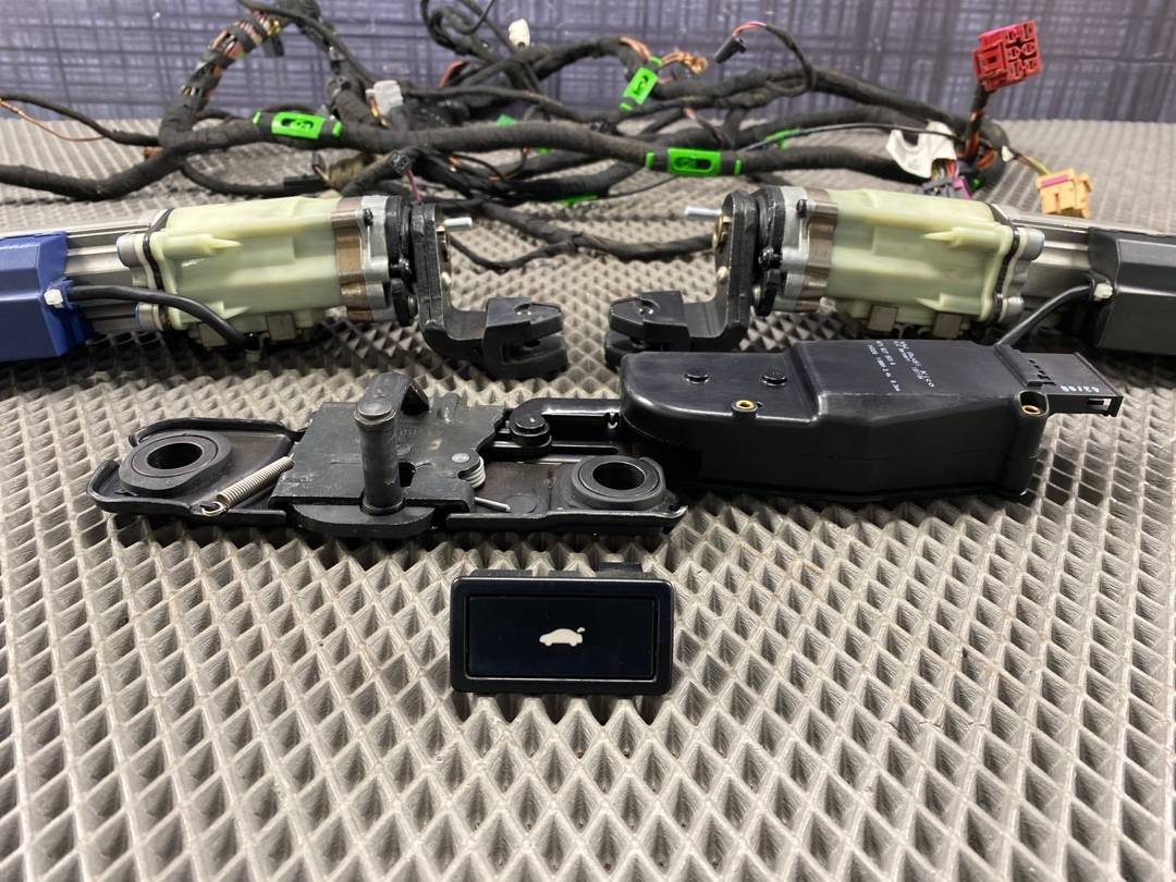 Комплект электропривода крышки багажника, 12000 рублей, Красноярск