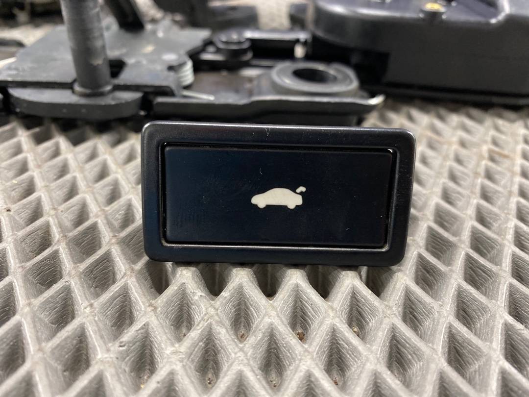 Комплект электропривода крышки багажника, 12000 рублей, Красноярск