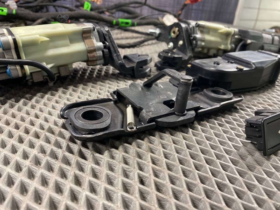 Комплект электропривода крышки багажника, 12000 рублей, Красноярск