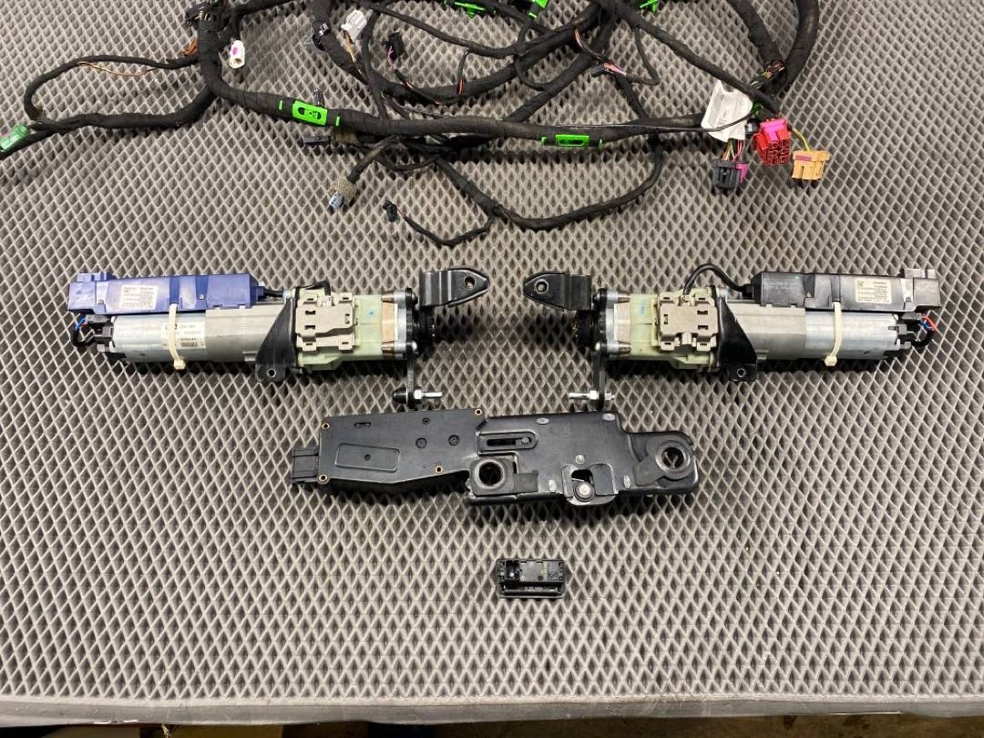 Комплект электропривода крышки багажника, 12000 рублей, Красноярск