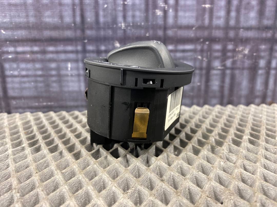 Переключатель света, 600 рублей, Красноярск