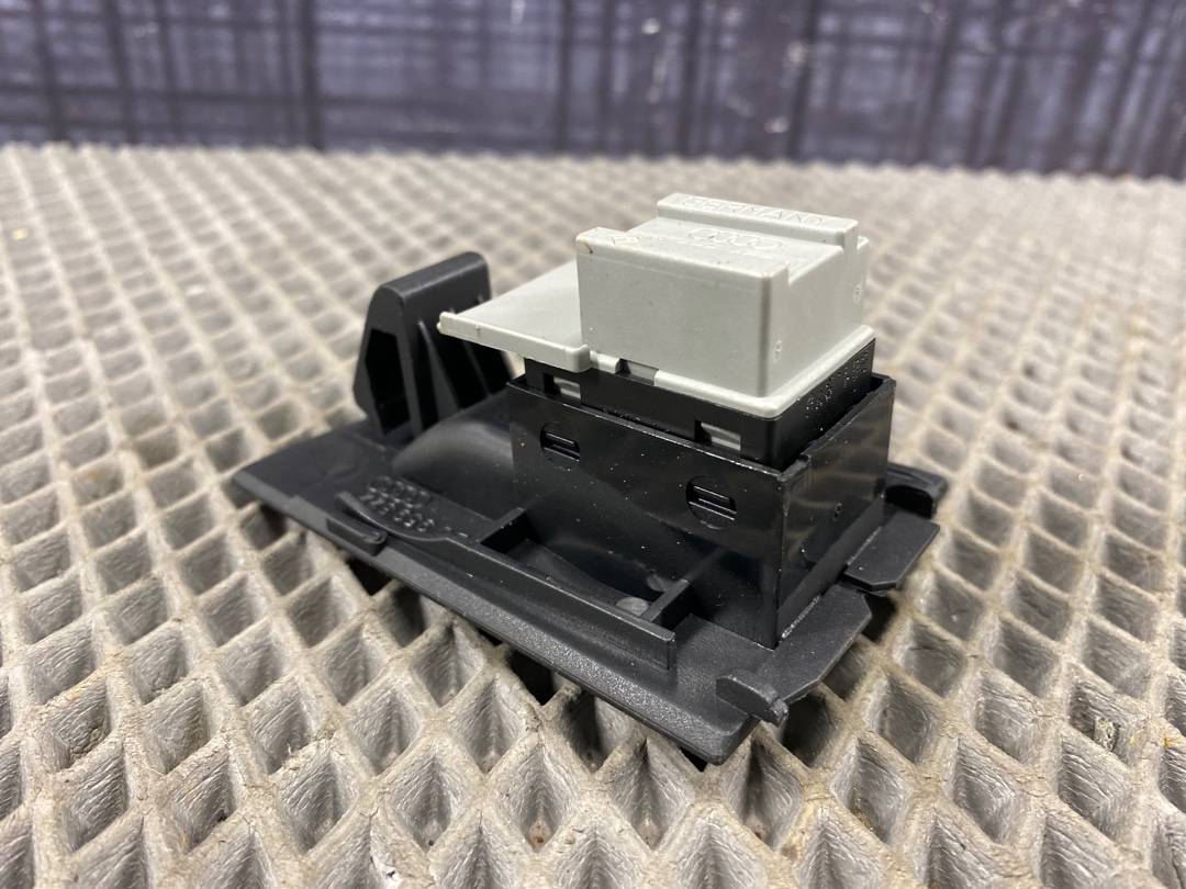 Кнопка стеклоподъемника, 275 рублей, Красноярск