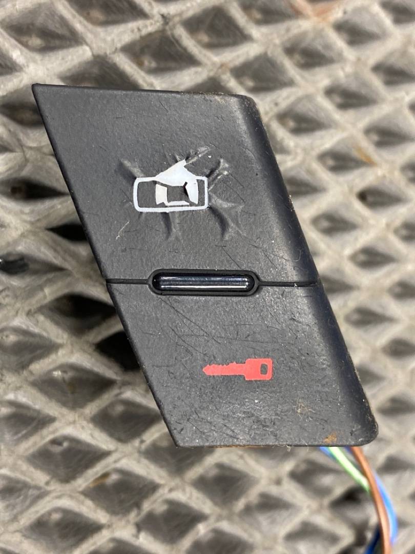 Кнопка центрального замка, 360 рублей, Красноярск