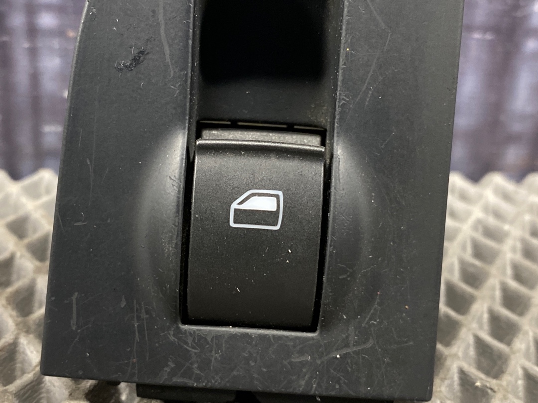 Кнопка стеклоподъемника, 330 рублей, Красноярск