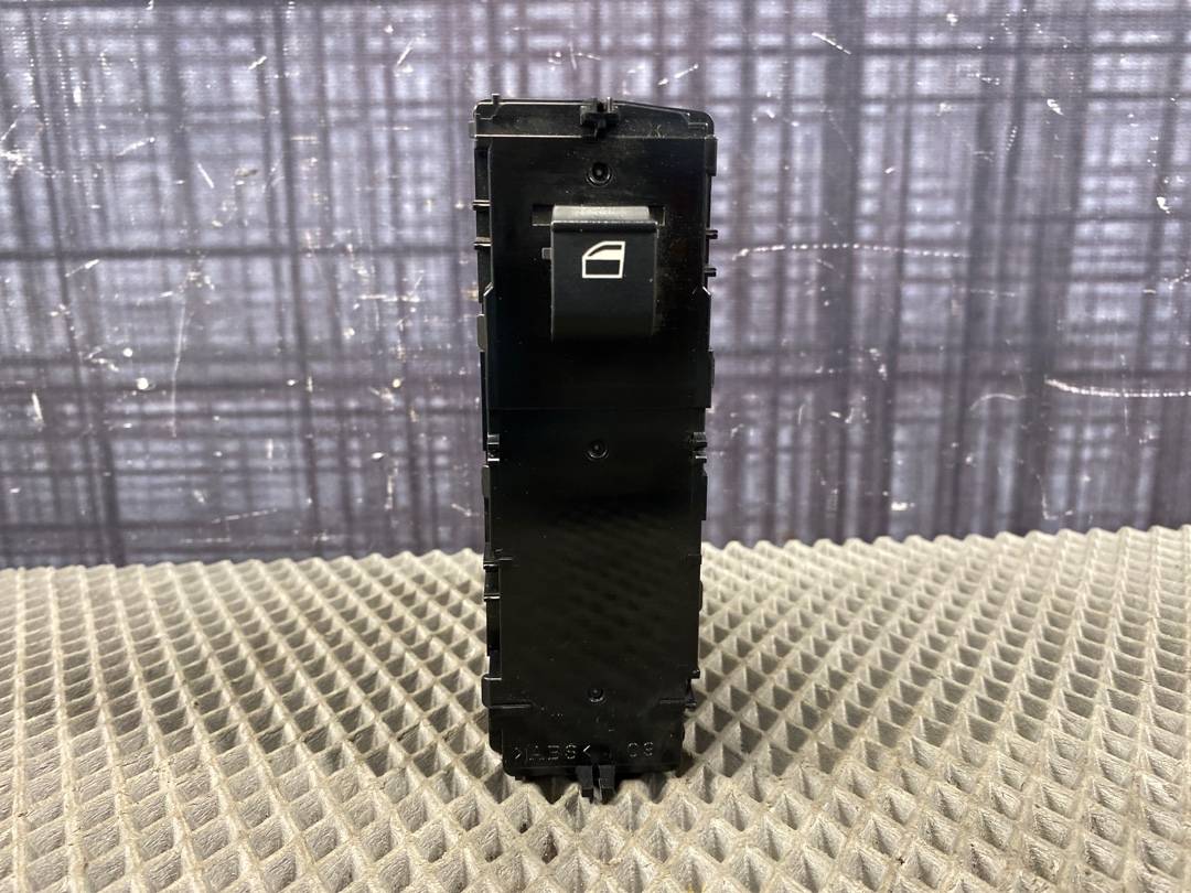 Кнопка стеклоподъемника, 868 рублей, Красноярск