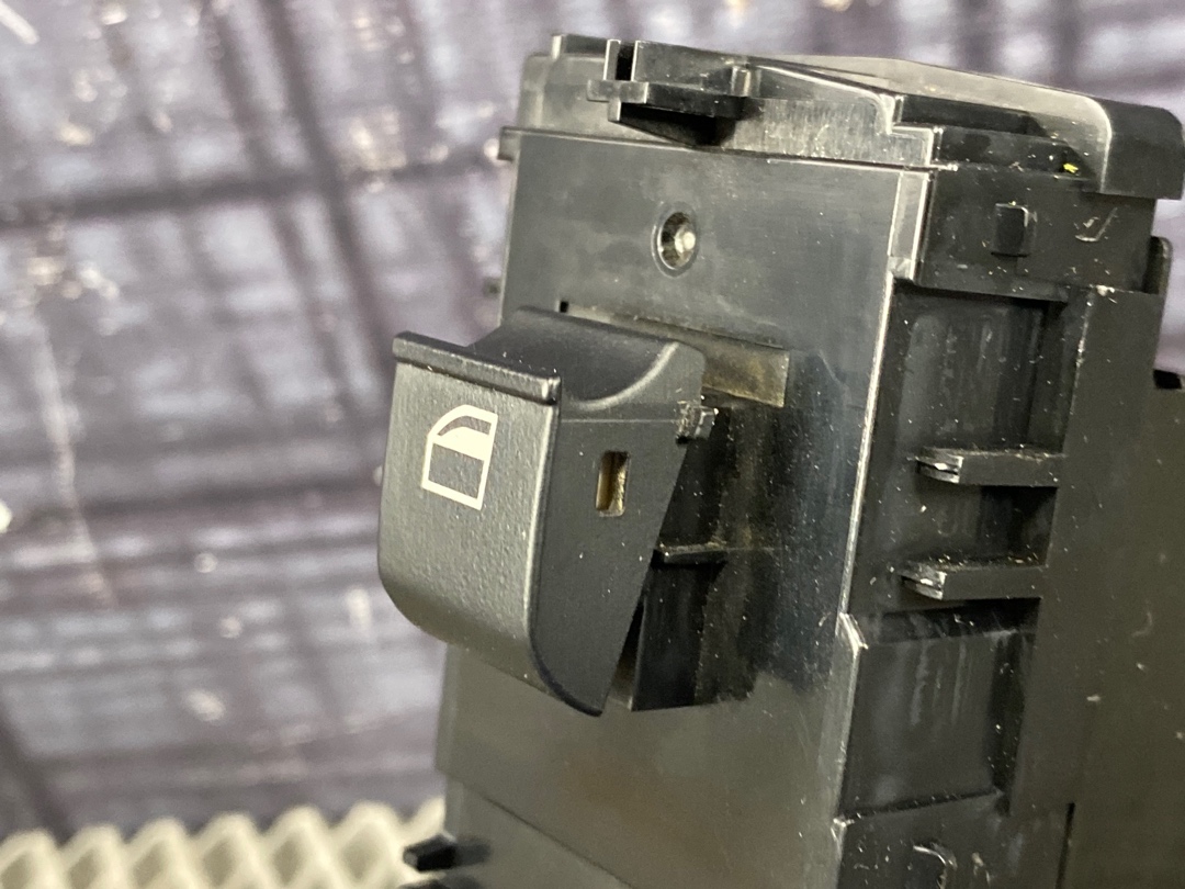 Кнопка стеклоподъемника, 868 рублей, Красноярск