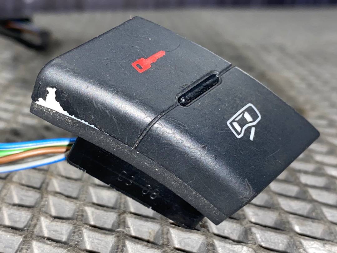 Кнопка центрального замка, 650 рублей, Красноярск