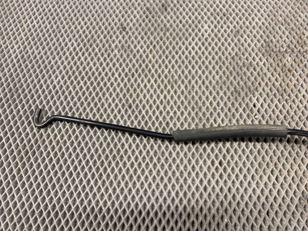 Упор капота, 360 рублей, Красноярск