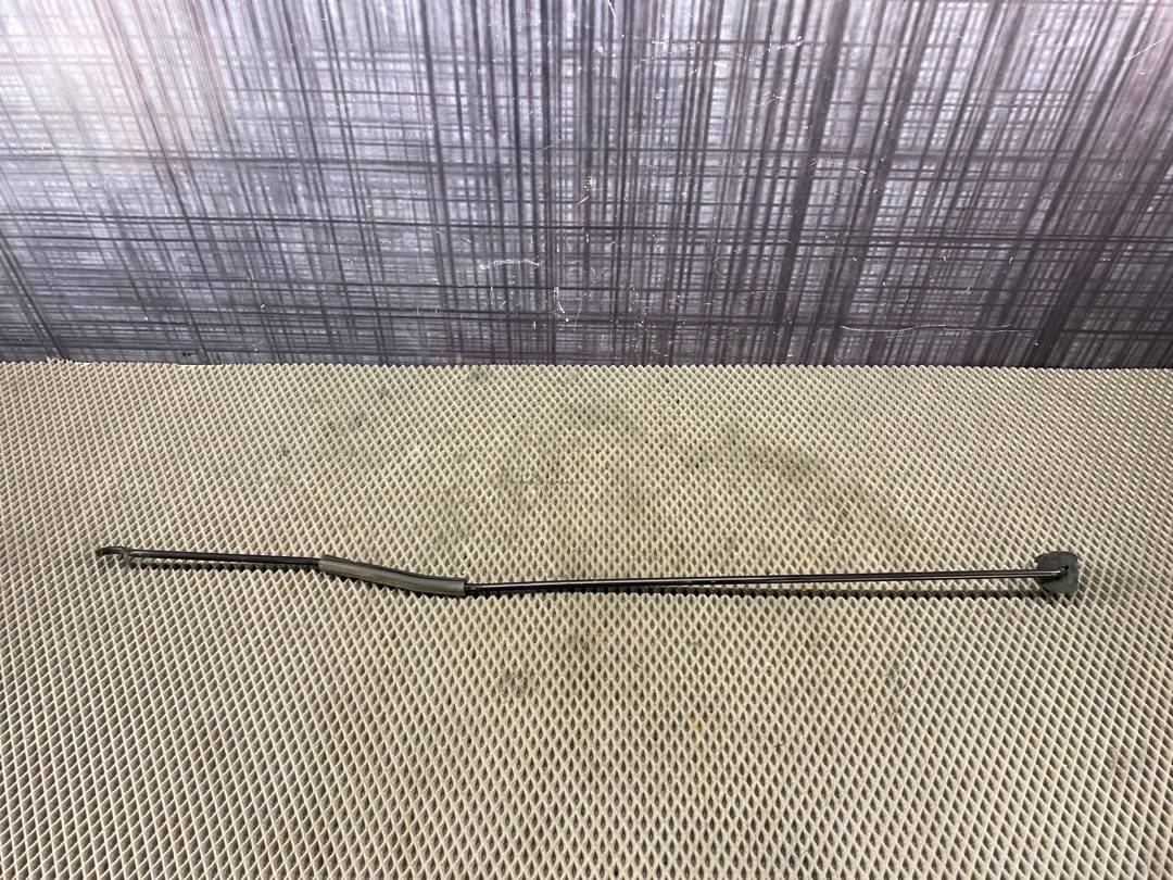 Упор капота, 360 рублей, Красноярск