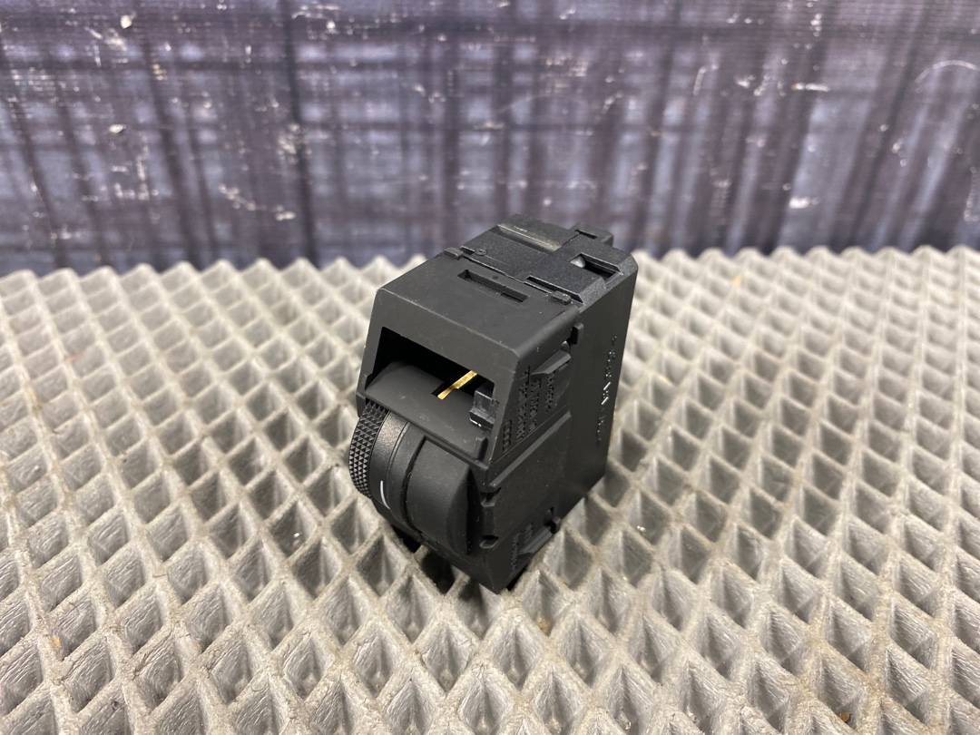 Кнопка яркости подсветки, 225 рублей, Красноярск