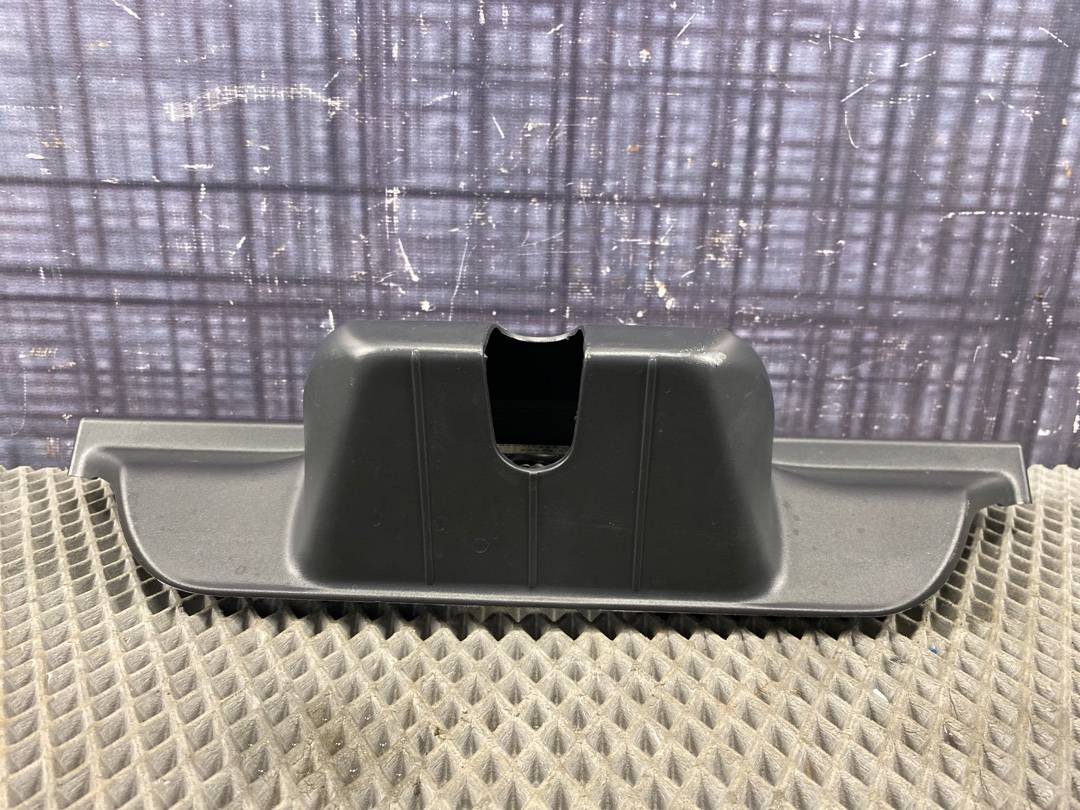 Пластик крышки багажника, 360 рублей, Красноярск