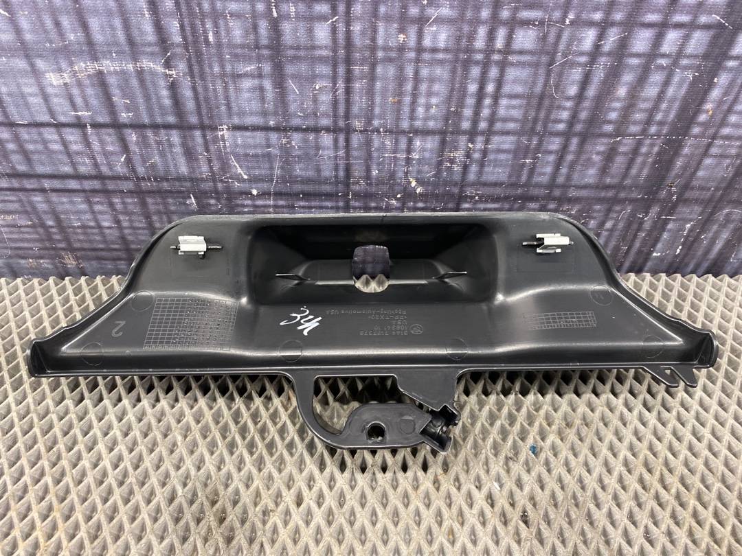 Пластик крышки багажника, 360 рублей, Красноярск