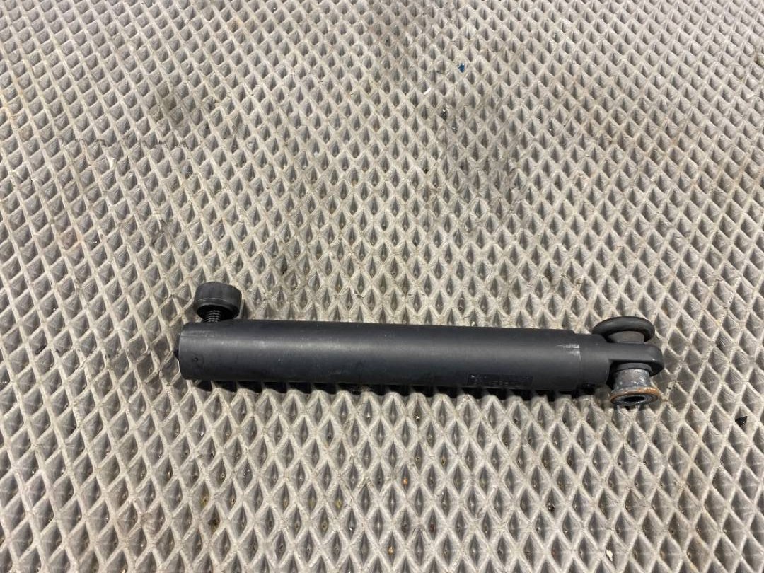 Амортизатор багажника, 600 рублей, Красноярск