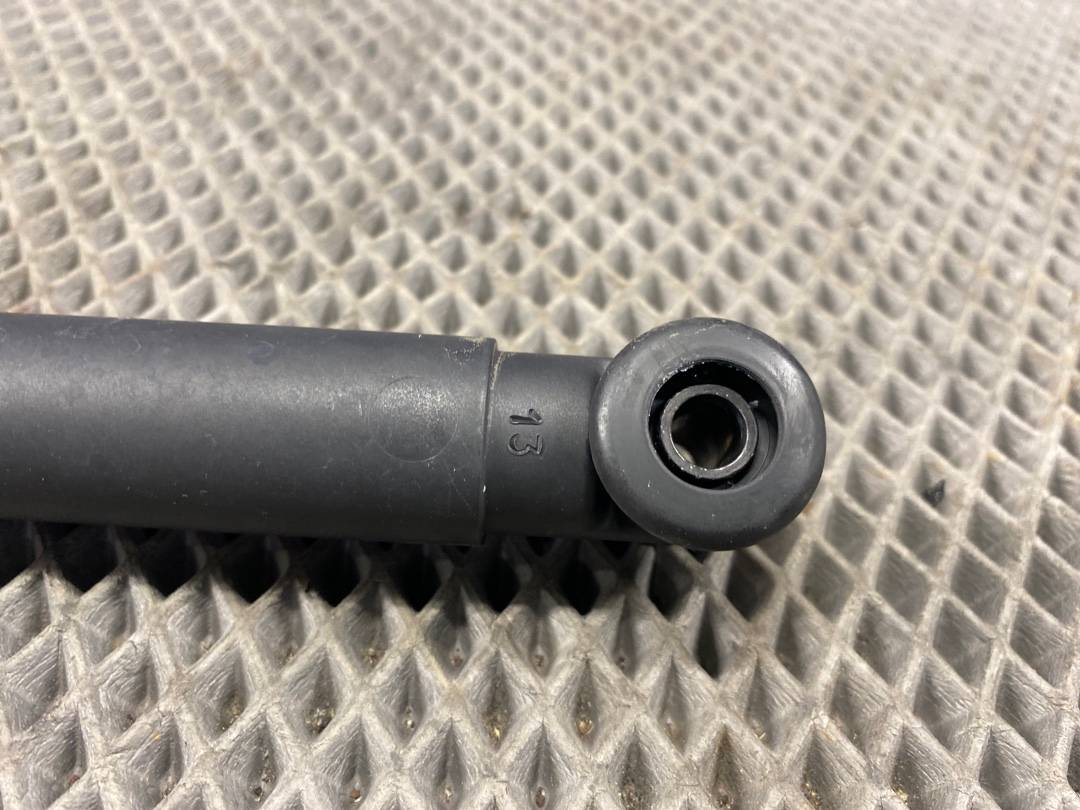 Амортизатор багажника, 600 рублей, Красноярск