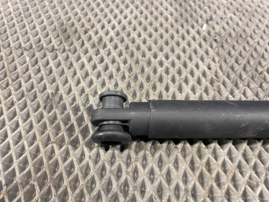 Амортизатор багажника, 600 рублей, Красноярск