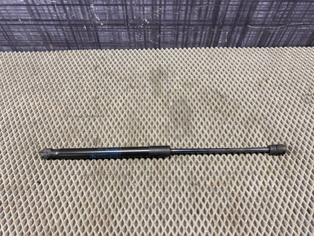 Амортизатор капота, 640 рублей, Красноярск